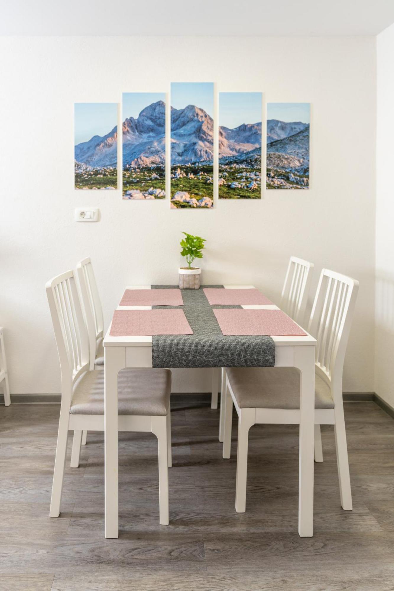 Apartma Pri Lipi *